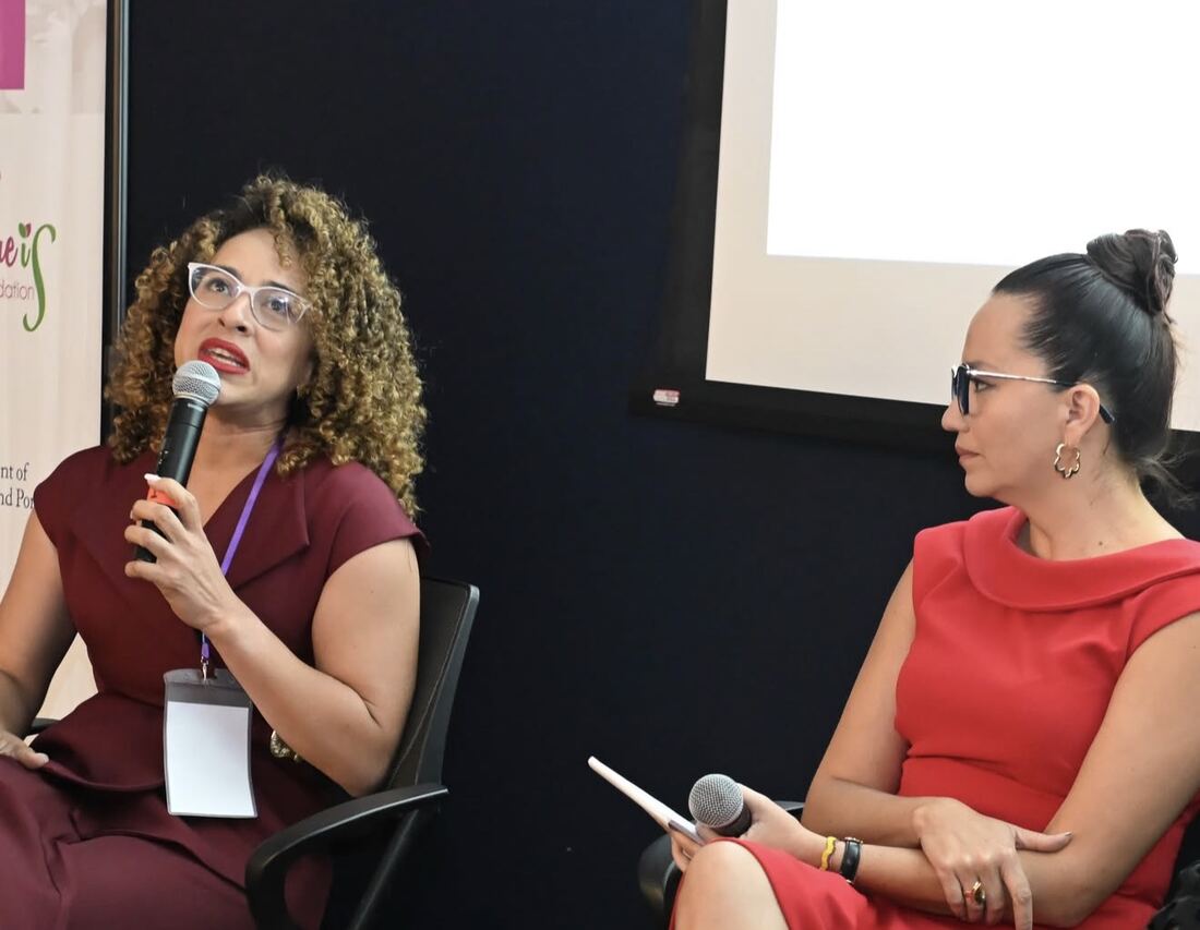 Yolima Vélez en panel de discusión
