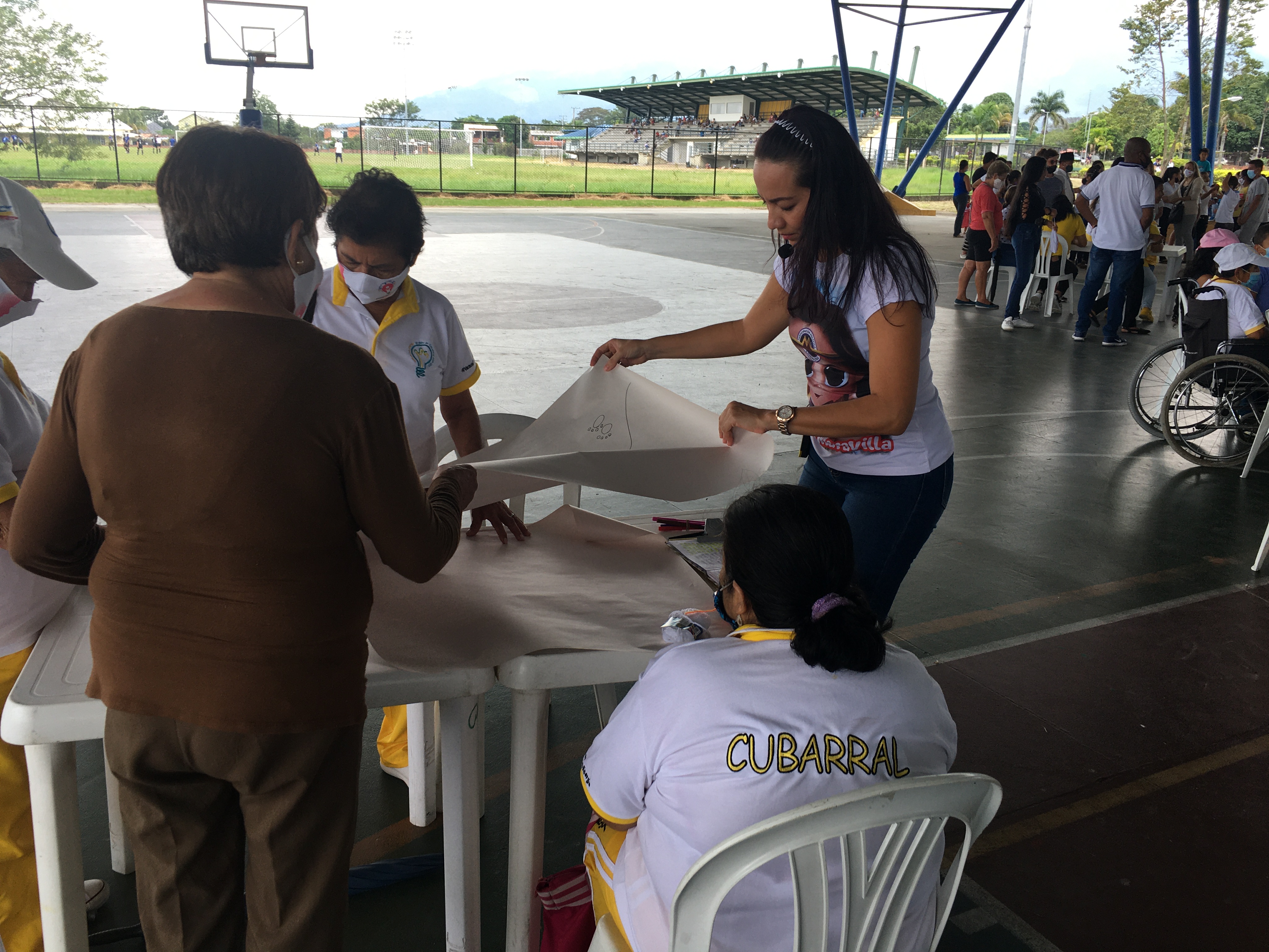 Yolima trabajando con comunidades en Colombia